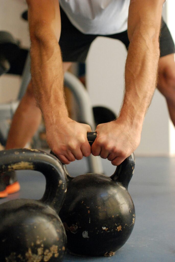 People doing functional training exercises focused on strength, mobility and better everyday movement.